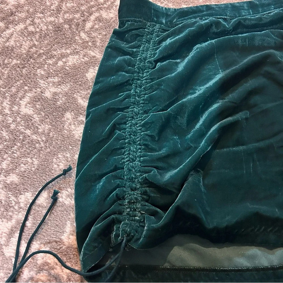 Free People Skirts Free People Vivienne Velvet Mini Skirt Size 2 - Picture 5 of 11